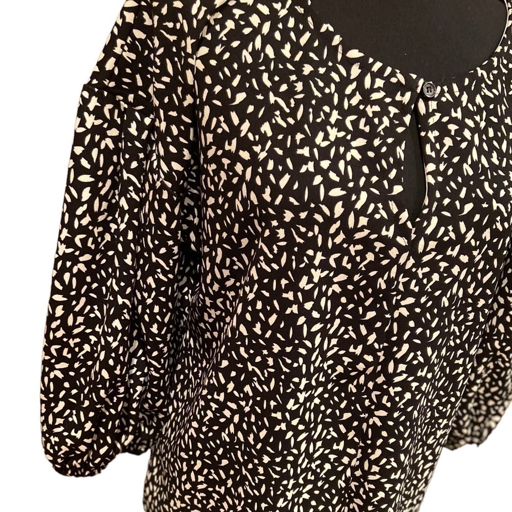𝅺MELLODAY Black and Cream Top - Picture 3 of 10